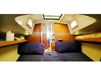 Hunter 33 Click to launch Larger Image