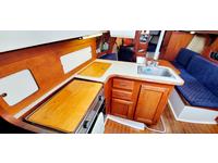 Hunter 33 Click to launch Larger Image