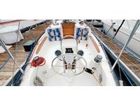 Hunter 33 Click to launch Larger Image