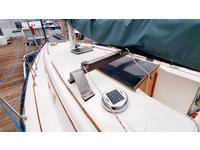 Hunter 33 Click to launch Larger Image