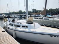 1983 Erie Pennsylvania 27 Catalina 27' 27