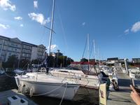 Hunter 27 Click to launch Larger Image